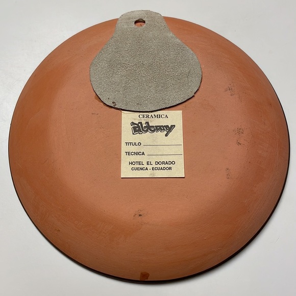 Ecuadorian Engraved Suede Pottery - Picture 9 of 10